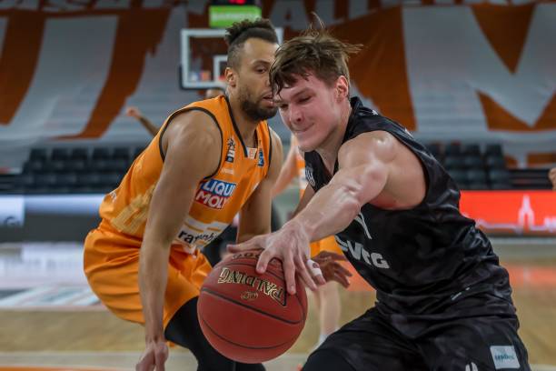 强劲发挥 强劲发挥