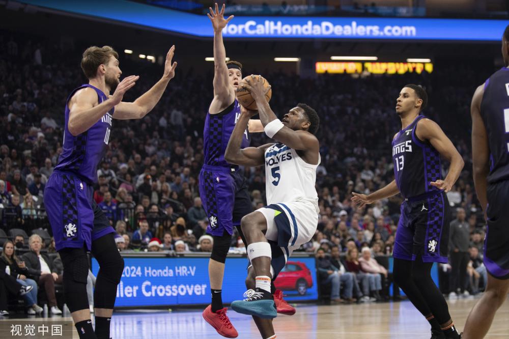 并迅速将球 并迅速将球